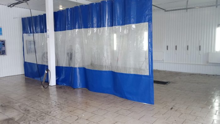 Штора для автомойки из ПВХ с прозрачной вставкой  размер 3х6м.